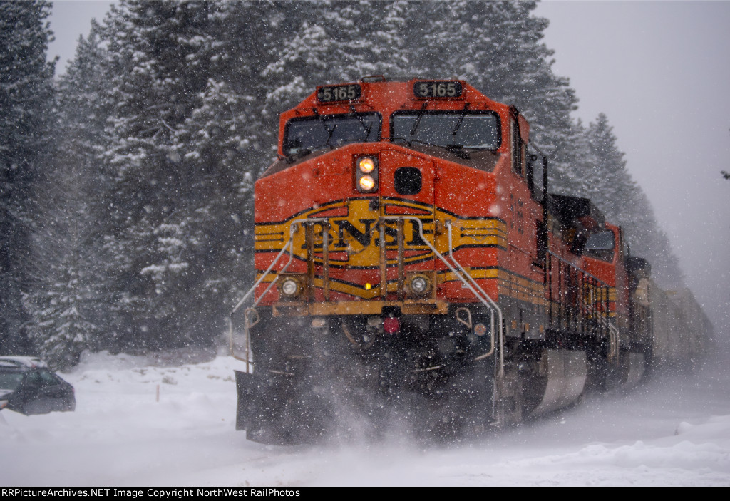 BNSF 5165 DPU on Z train 